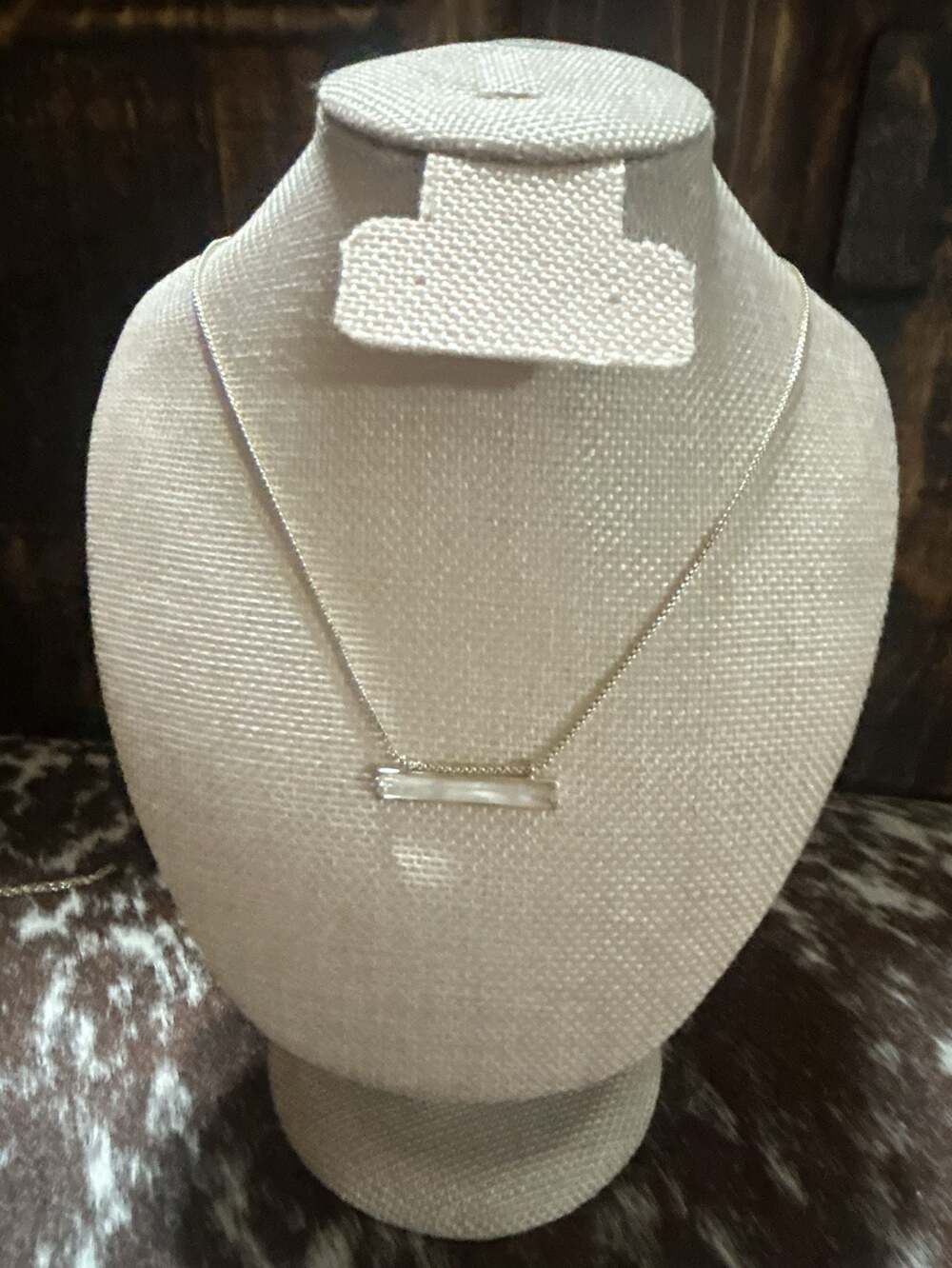 Kendra Scott Leanor Short Pendant Necklace in Silver and Mother of Pearl